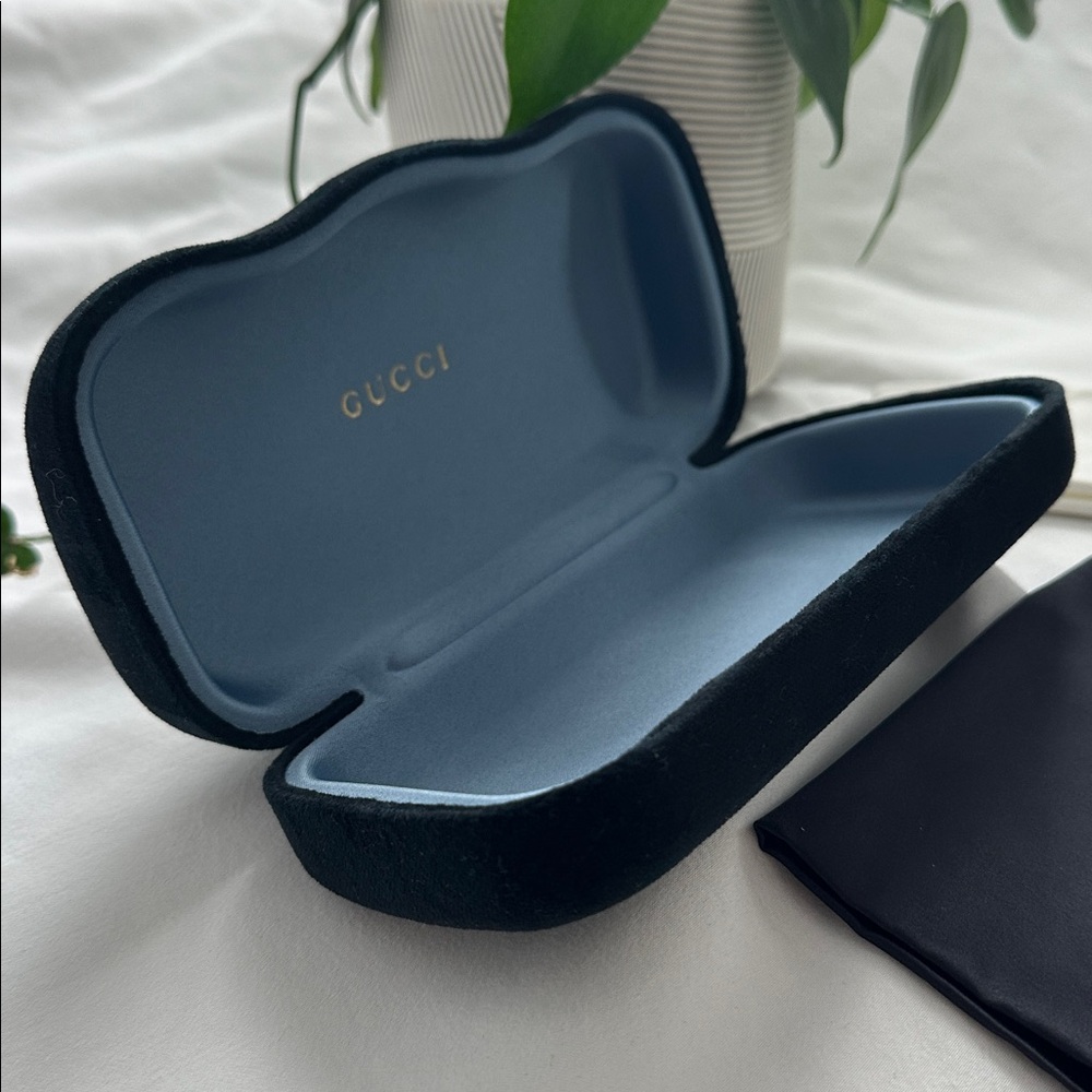 Gucci Black and Blue Velvet Eyewear Case - Picture 4 of 5